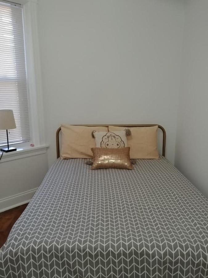 Logan Square Modern Apartment Чикаго Экстерьер фото